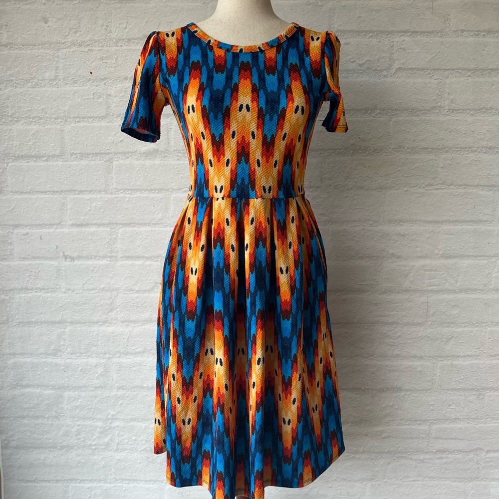 ✨NWT✨ LuLaRoe Amelia Dress size Small